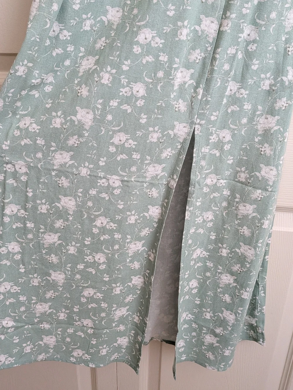 Francesca’s Sage Floral Puff Sleeve Midi Dress - Picture 5 of 9